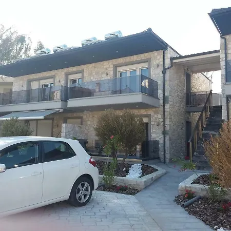 アパート Apartments *